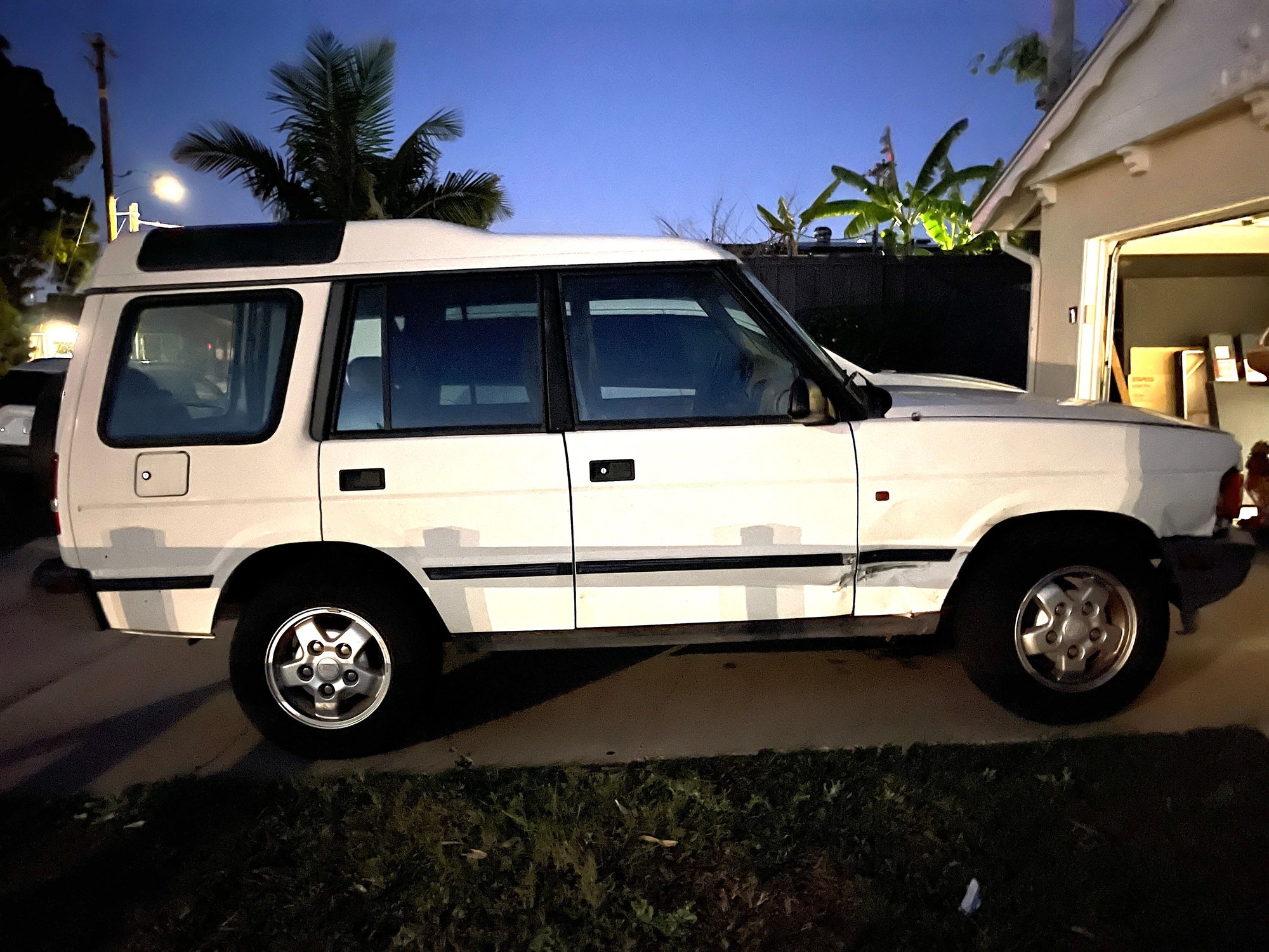 1995 Land Rover Discovery - 1995 Discovery for sale - low miles - Used - VIN SALJN1240SA141491 - 106,453 Miles - 8 cyl - 4WD - Automatic - SUV - White - San Diego, CA 92117, United States