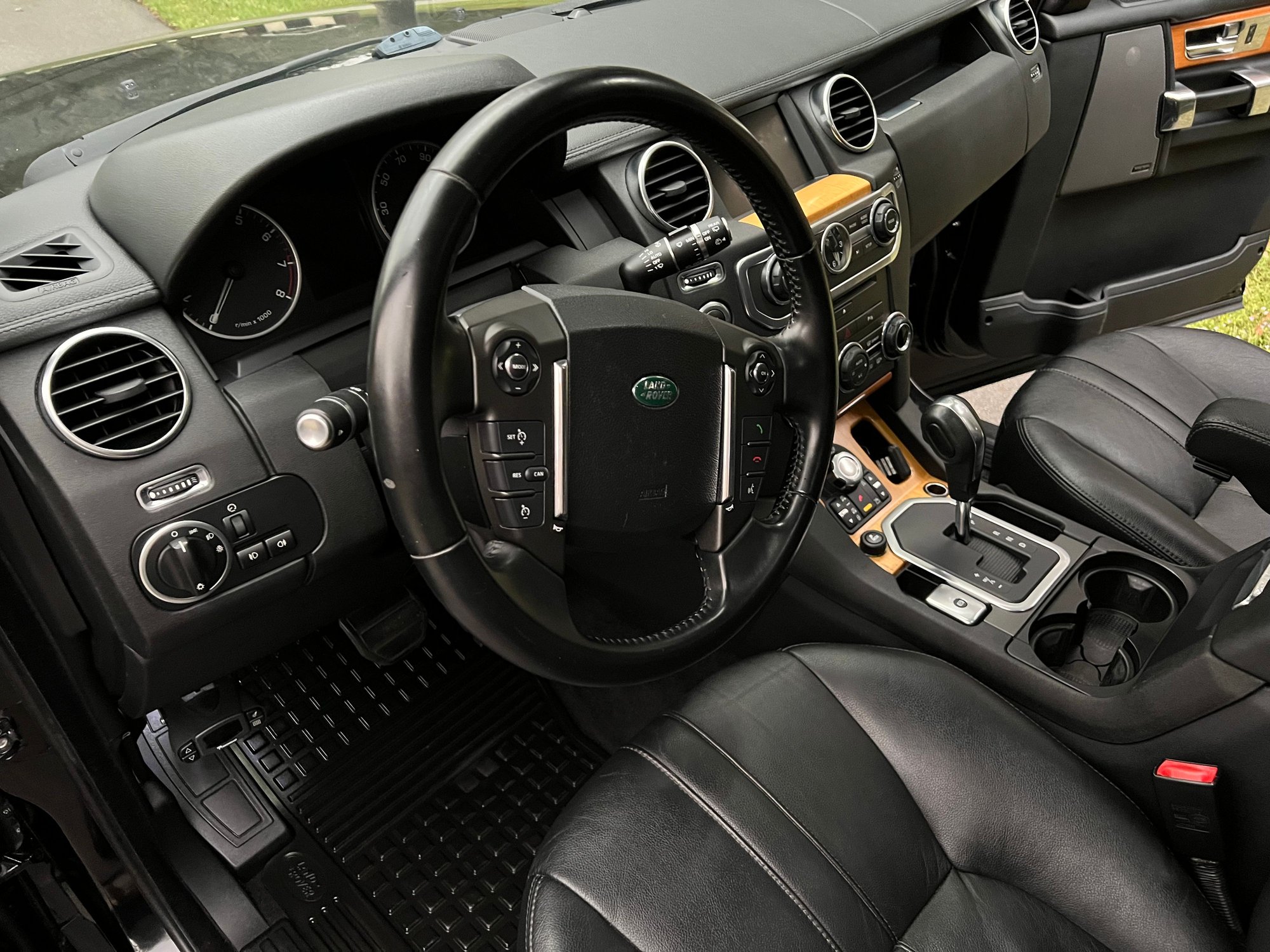 2012 Land Rover LR4 - Clean 2012 LR4 HSE - Used - VIN SALAG2D4XCA622279 - 106,800 Miles - 8 cyl - 4WD - Automatic - SUV - Black - Daytona Beach, FL 32174, United States