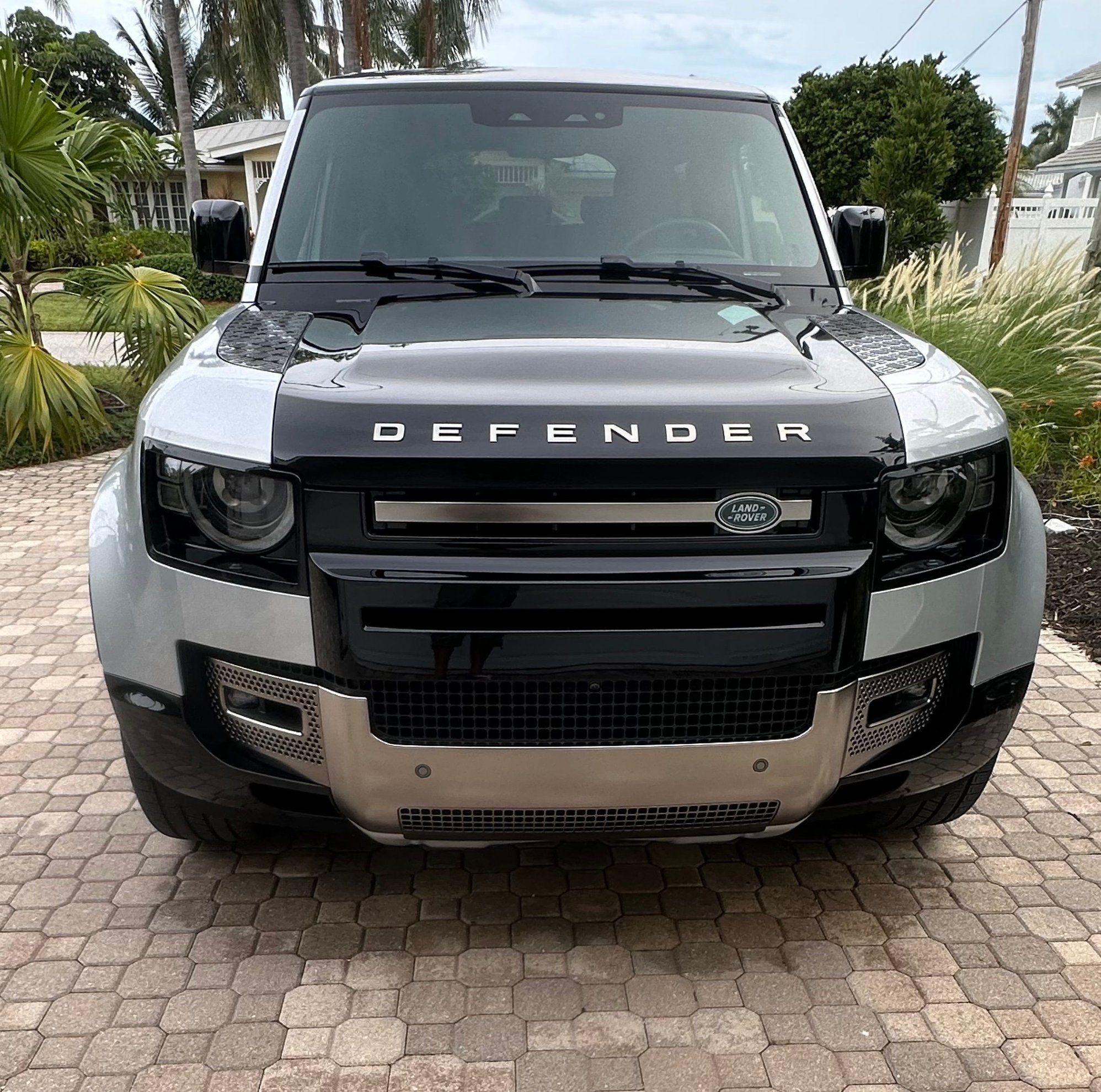 2021 Land Rover Defender - 2021 Defender 90X - Very low miles - Immaculate - Used - VIN SALEX6RU4M2052227 - 5,300 Miles - 6 cyl - SUV - Silver - Pompano Beach, FL 33062, United States