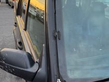 DAR100790 - Land Rover Decal-A post blackout / 
DAR100780 - Land Rover Decal-A post blackout
(L+R) £23 Each since other side is loose. 
