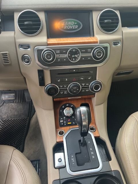 2011 Land Rover LR4 - 2011 Land Rover LR4 HSE - Used - VIN SALAK2D49BA556501 - 168,139 Miles - 8 cyl - 4WD - Automatic - SUV - White - Wellington, KS 67152, United States