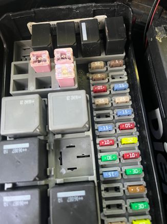 Here is a pic of the fuse panel showing the missing relay and the fuse.