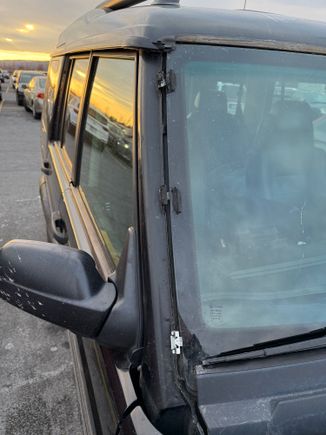 DAR100790 - Land Rover Decal-A post blackout / 
DAR100780 - Land Rover Decal-A post blackout
(L+R) £23 Each since other side is loose. 