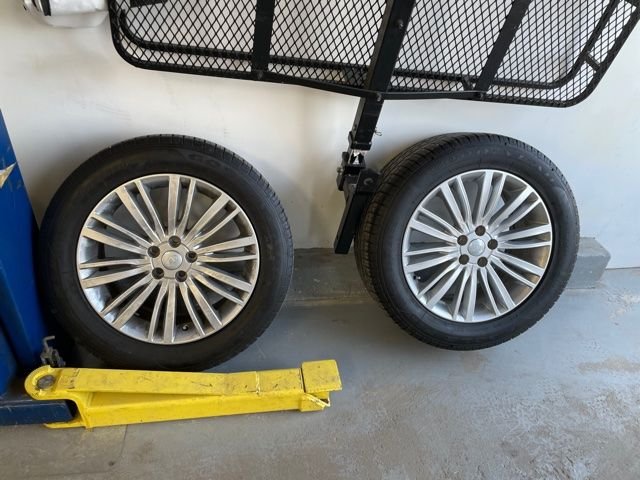 Wheels and Tires/Axles - 2018 Land Rover Discovery 20 Inch OEM wheels & Tires - $1,250 - Used - 2017 to 2021 Land Rover Discovery - Chicagoland, IL 60148, United States