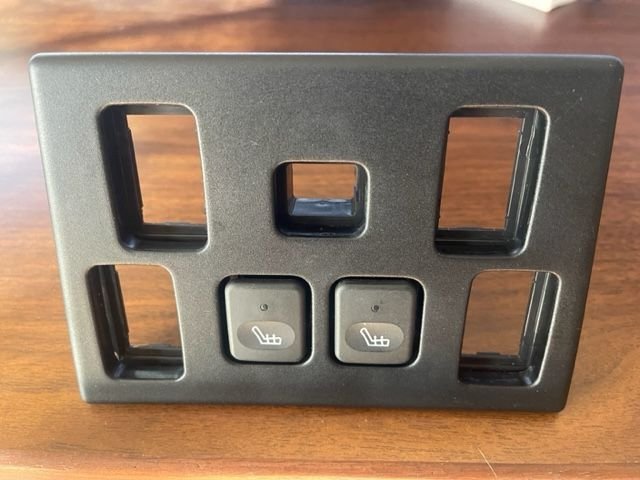 Interior/Upholstery - D2 Heated Seat Switches - Used - 1999 to 2004 Land Rover Discovery - Chalfont, PA 18914, United States