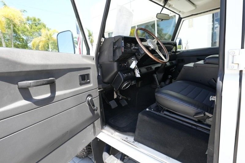 1995 Land Rover Defender 90 - 1995 land rover defender 110 - Used - VIN SALLDHM68MA968960 - 151,788 Miles - 4 cyl - 4WD - Manual - Wagon - White - Delray Beach, FL 33483, United States