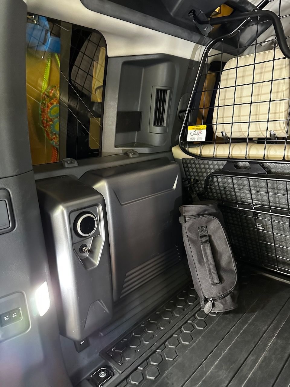 2022 Land Rover Defender - 2022 Defender 110 SE with all the extras + ext warranty - Used - VIN SALEP7RU7N2069448 - 25,200 Miles - 6 cyl - 4WD - Automatic - SUV - Silver - Little Rock, AR 72207, United States