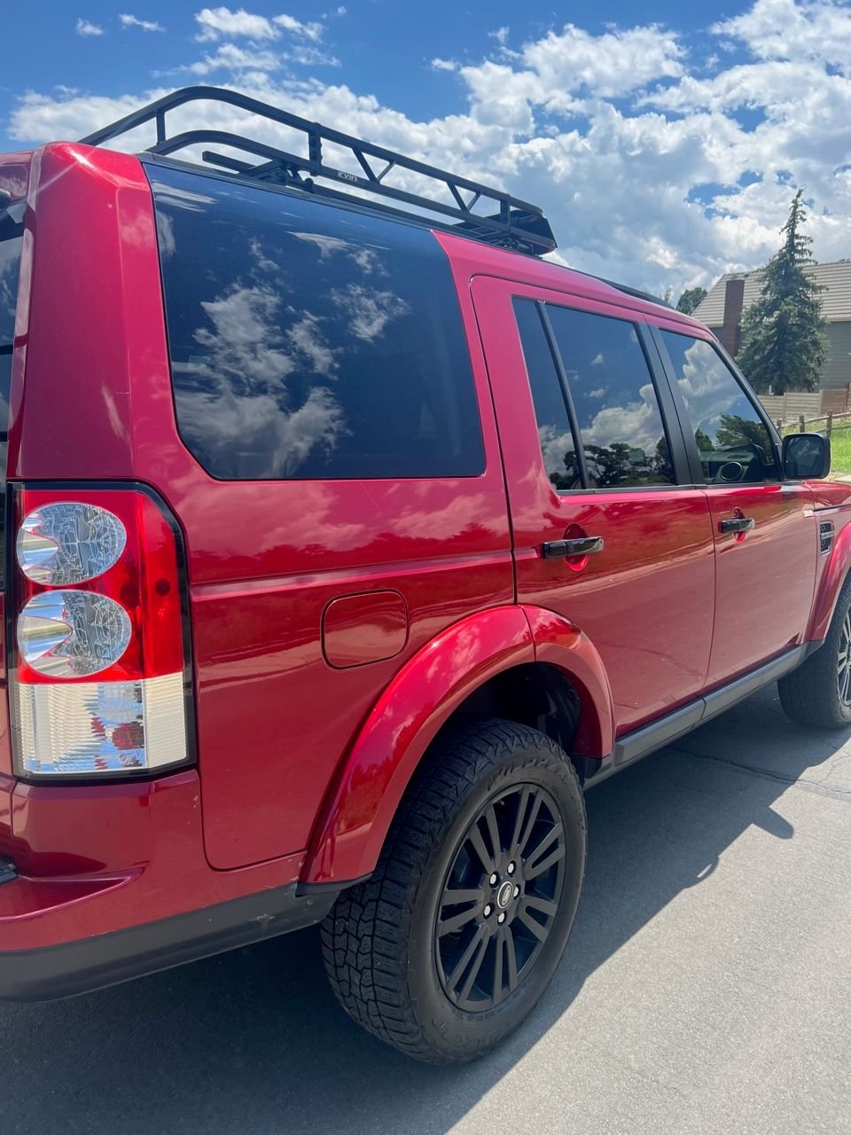 2013 Land Rover LR4 - Beautiful 2013 LR4 Firenze Red - Used - VIN SALAG2D41DA694618 - 8 cyl - 4WD - Automatic - SUV - Red - Colorado Springs, CO 80919, United States