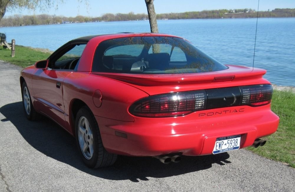 1997 Pontiac Firebird - 1997 Pontiac Firebird Formula - Used - VIN 2G2FV22P9V2212584 - 194,000 Miles - 8 cyl - 2WD - Manual - Coupe - Red - Canandaigua, NY 14424, United States