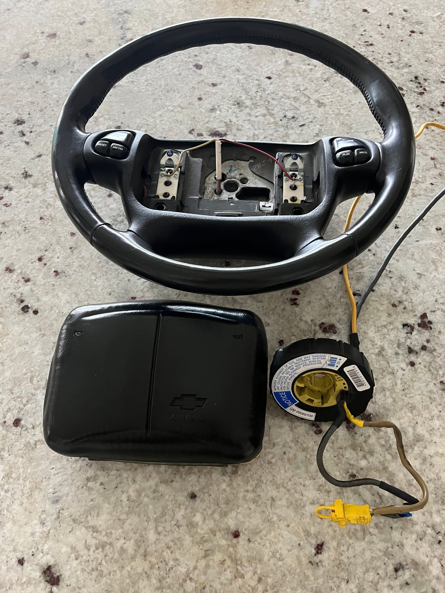 Interior/Upholstery - 00-02 camaro ebony steering wheel with center and clockspring - Used - 0  All Models - Las Vegas, NV 89166, United States