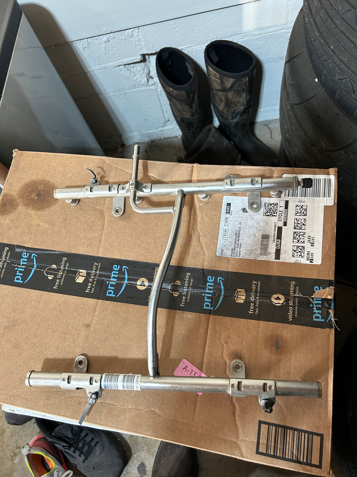 Engine - Intake/Fuel - Ls3 intake, injectors and rail - Used - 0  All Models - Jacksonville, FL 32216, United States