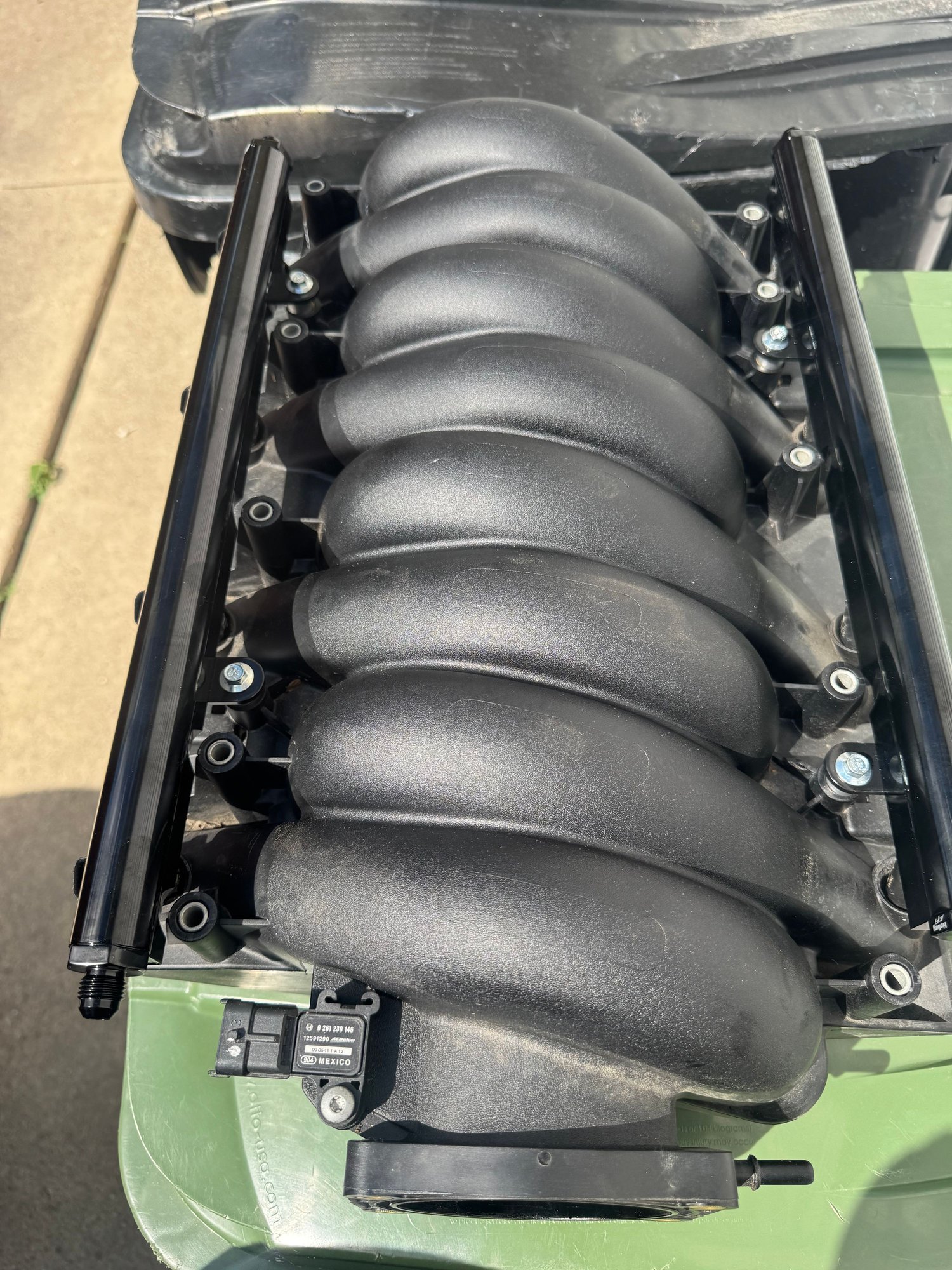 Engine - Intake/Fuel - LS3 Intake With Holley EFI Rails And 50lb Flex Fuel Injectors - Used - 0  All Models - Allen Park, MI 48101, United States