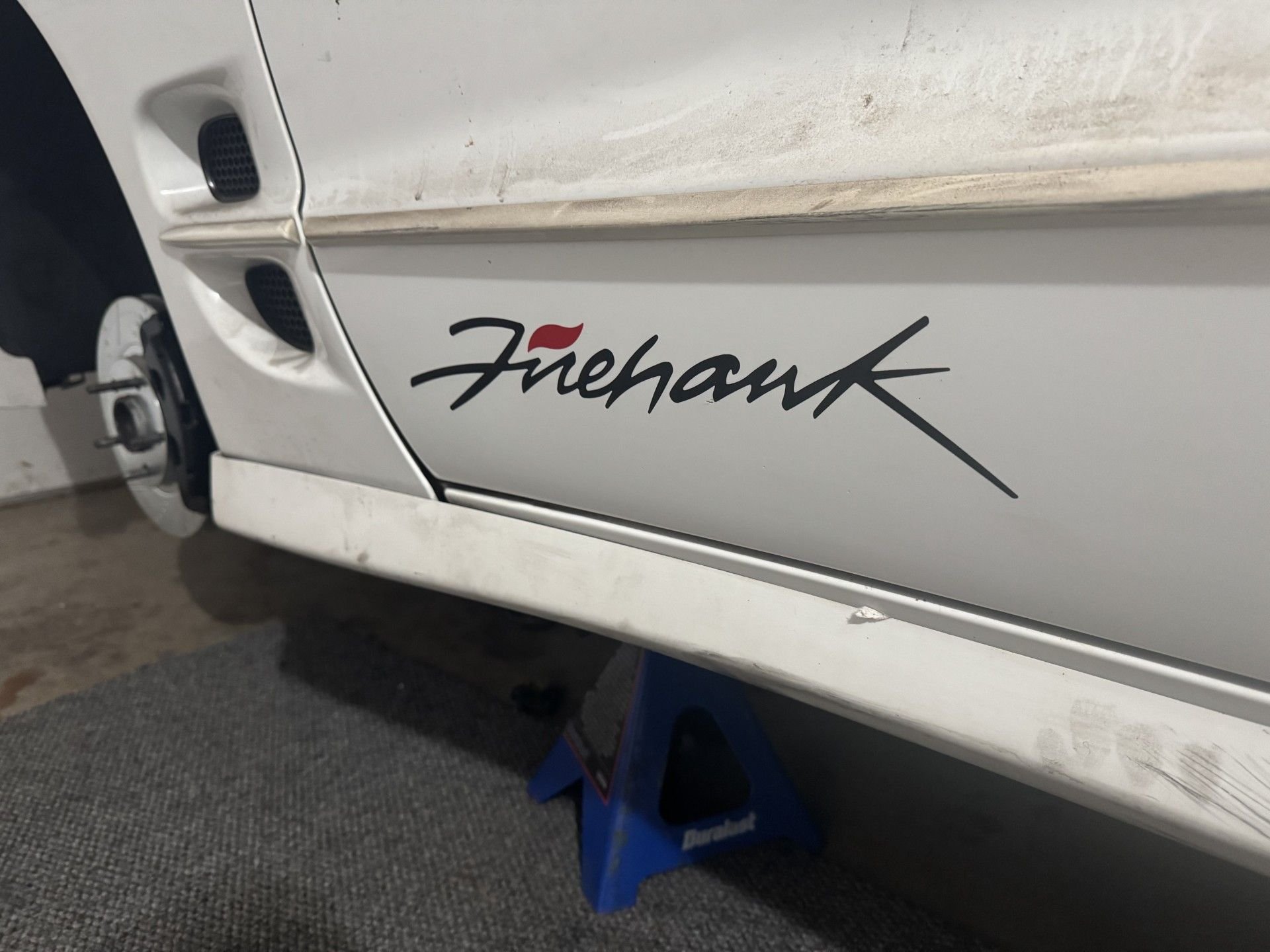 Looks good with this color combination on white