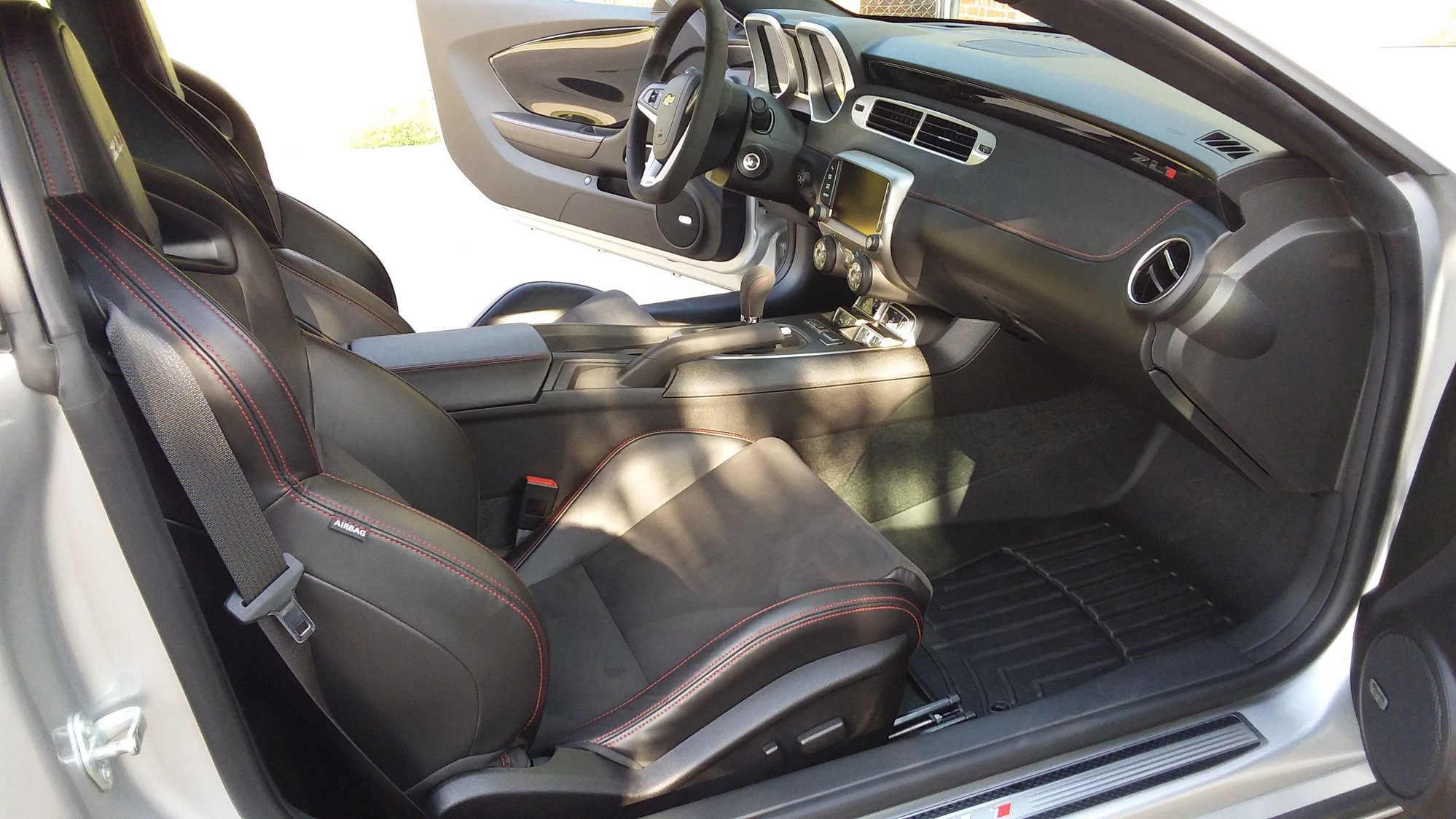 2014 Chevrolet Camaro - 2014 ZL1 Camaro 6sp w/recaros - Used - VIN 2G1FZ1EP5E9800228 - 19,138 Miles - 8 cyl - 2WD - Manual - Coupe - Silver - Statesville, NC 28625, United States