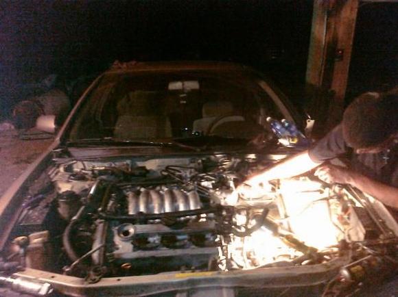 Day and nite gettin motor and trans in...my boy timmy help