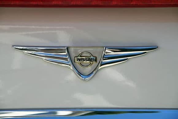 new Nissan emblem