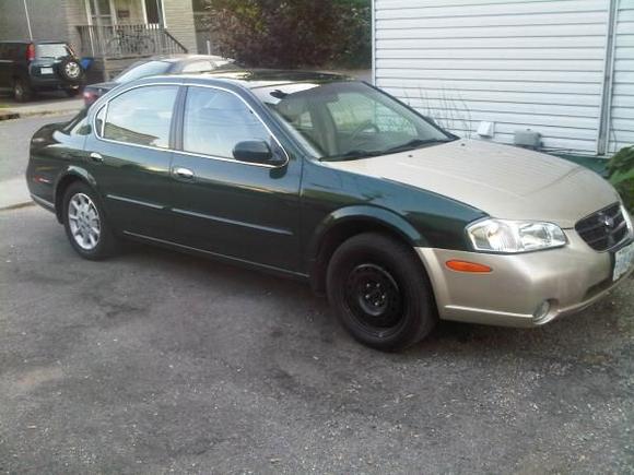 looking pretty getto right now need rims bad and a paint job look for 2002 front bumper and side skirts before i go for paint gonna be the only green 2002 gle around when im done