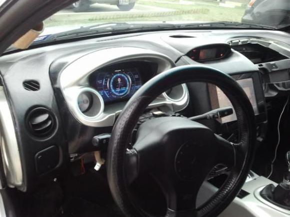 I decided to apolster my dash in black italian leather, getting tired of the painted look