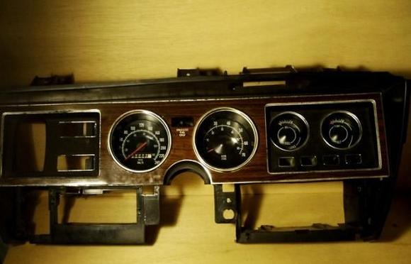 005   Stock Magnum dash