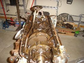 time to take out the pistons. engine turned over easy, shouldn't be too much hammering...I hope.