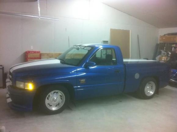 Nice clean truck,could be fun with 572 and 5 speed,