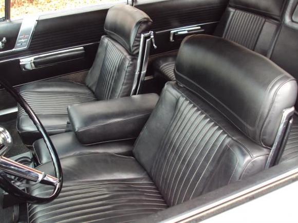 DSC06583  THE INTERIOR IS GREAT 1 LITTLE BAD SPOT,,,SMALL