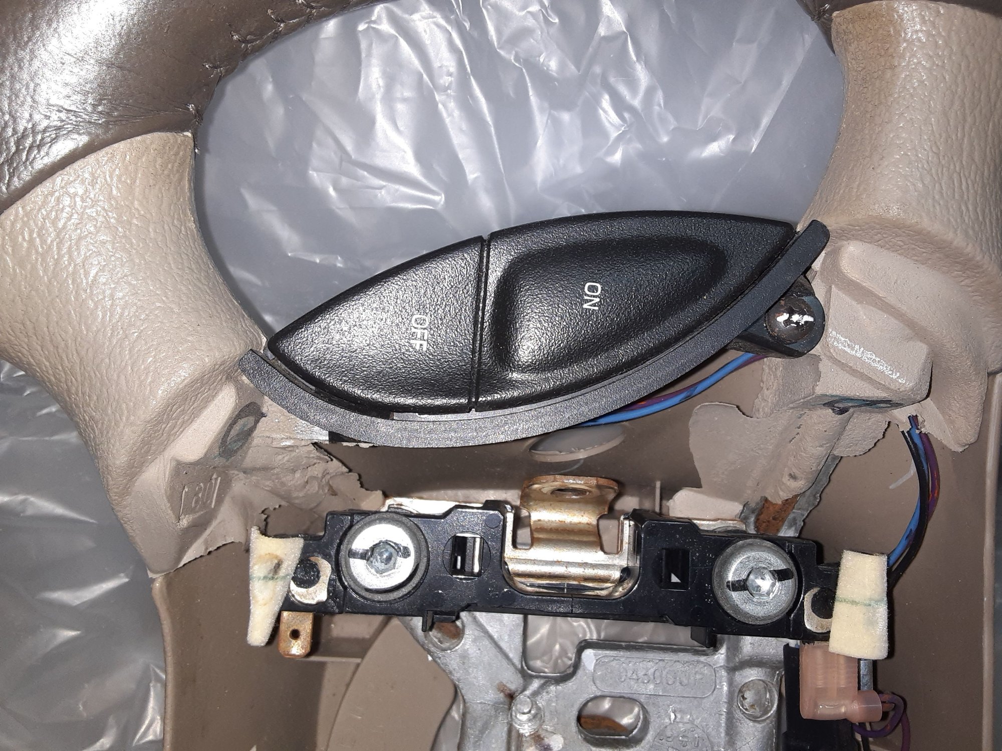 Steering/Suspension - 2004 Leather Steering Wheel - Excellent Condition - Medium Parchment... - Used - 1999 to 2004 Ford Mustang - Yorkville, IL 60560, United States