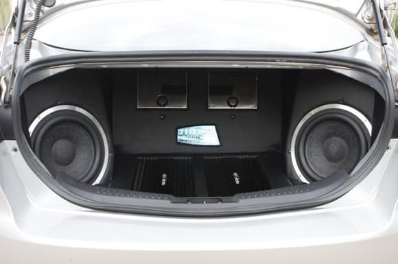 Finished trunk - two Celestra RA275 - one for each front door speaker,
two Celestra DA2K - one for each Magnat AD300 Subwoofer,
Audison connection power distributor