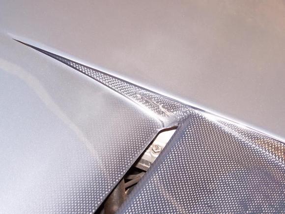 close up of fade and pin stripe on hood