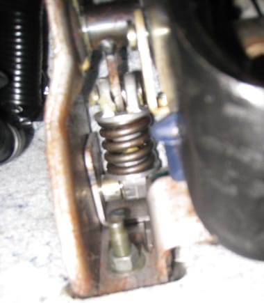 This is how the return spring looks with the clutch pedal in post-bleed resting position - the pedal seems low.