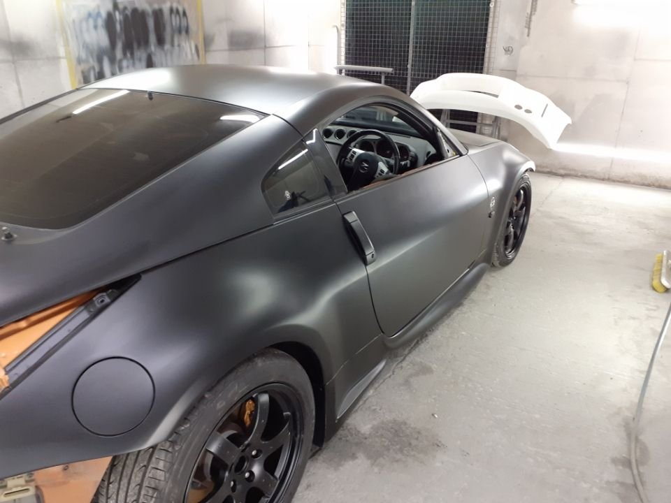 Tinted rear windows looking very good now against the black car