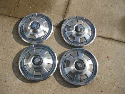 1967-69 PLYMOUTH,,,BARRACUDA,,,VALIANT HUBCAPS