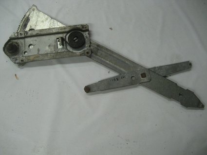 1966-67 Door Window Regulator - RH