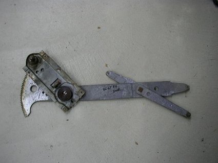 1966-67 Door Window Regulator - RH