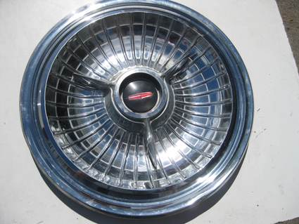 SPINNER HUBCAPS 15"