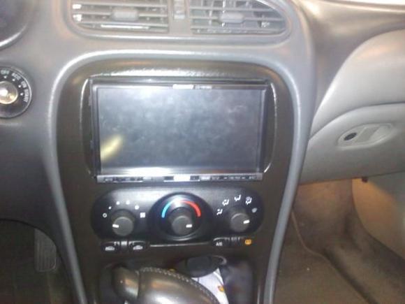 7 inch touch screen.  w/ ipod/cd/fm-am radio