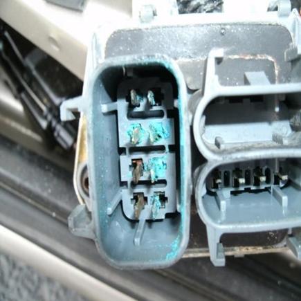connector that is rivited to the body under the carpet.Can be pryed off with screwdriver.Remove top cover to expose the top side.