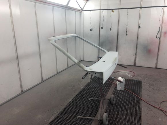 Got the paint tin out again today, planning to hang the tailgate and the crack on with the head cloth