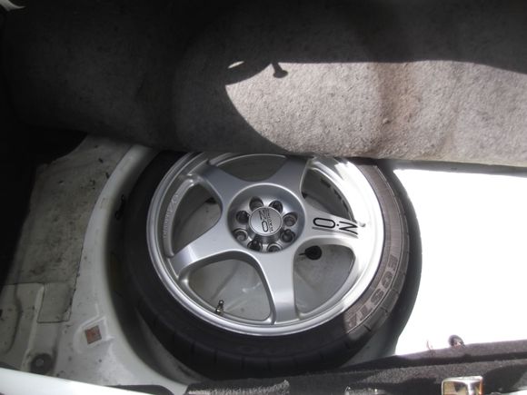 This is my 17 inch spare wheel with a 215/40/17 tyre on it. there still seems to be more space for a bigger wheel/tyre maybe?