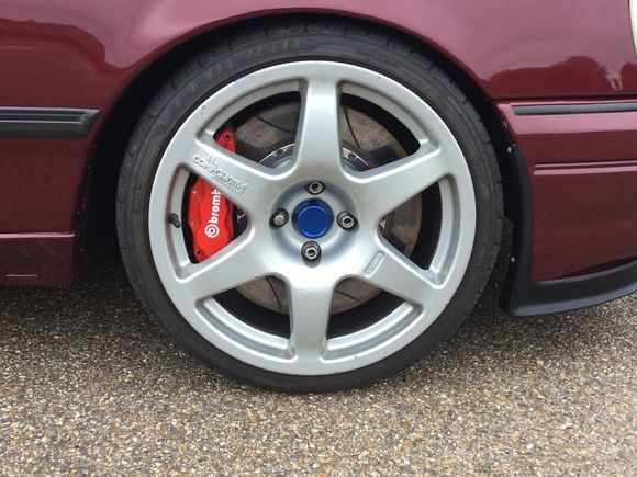 Im running 360mm discs under 18" Comps, just about fit
