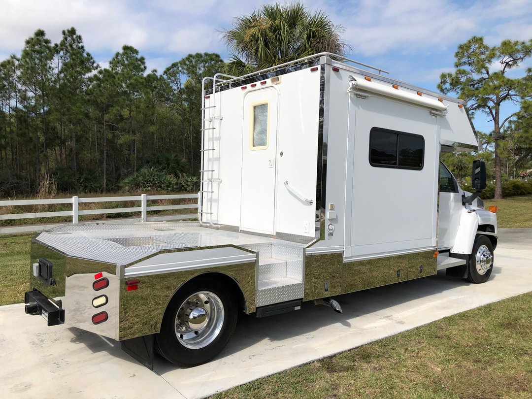 PonyXpress C5500 Kodiak Toterhome Low Miles for Sale in lake park, FL