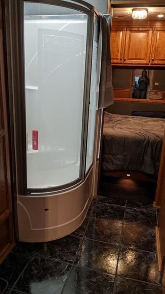 2005 RENEGADE TANDEM AXLE MOTORHOME for Sale $129,995