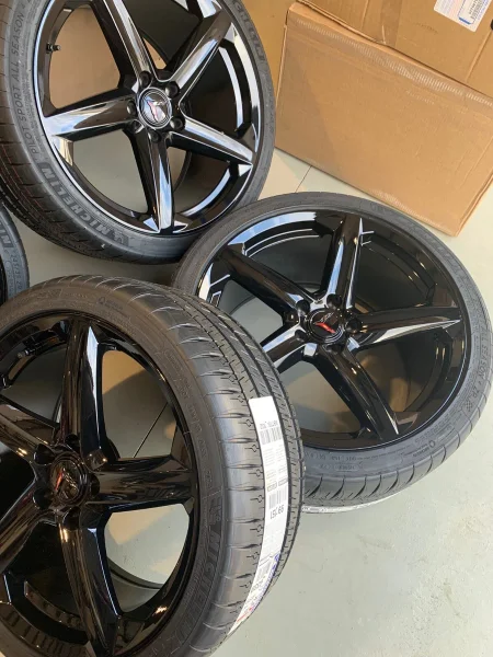 C8 Corvette Stingray (2020+) OEM-Style Wheel & Tire Package