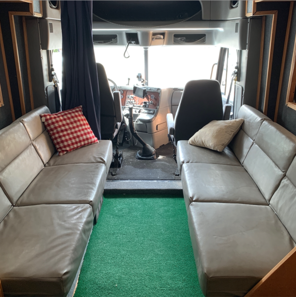 Freightliner Toter Home