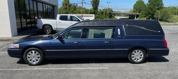 2004 Lincoln Town Car  for Sale $9,395 