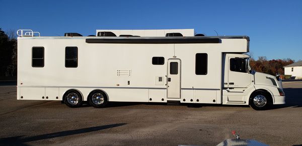 2008 Optima 45' Elan 3 Slide Motorhome on a Volvo Chassis wi