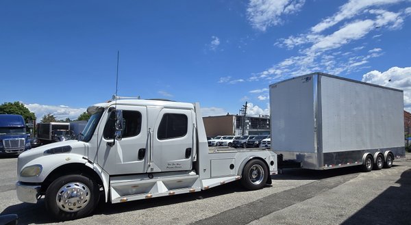 2005 Freightliner Sportchassis with Stacker Trailer  for Sale $99,000 