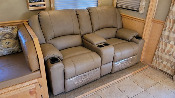 2008 Rare Pony Express on an M2 Freightliner Chassis 37'