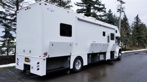 2008 Rare Pony Express on an M2 Freightliner Chassis 37'