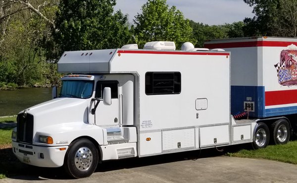 Toterhome Kenworth T600 N14 Eaton 13 speed 15k generator   for Sale $125,000 